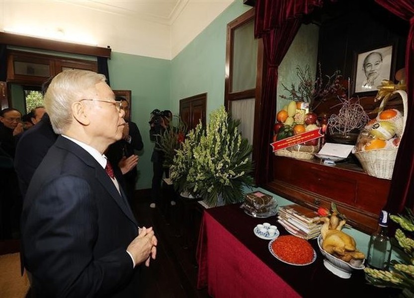 Hình ảnh Tổng Bí thư Nguyễn Phú Trọng dâng hương tưởng niệm Chủ tịch Hồ Chí Minh