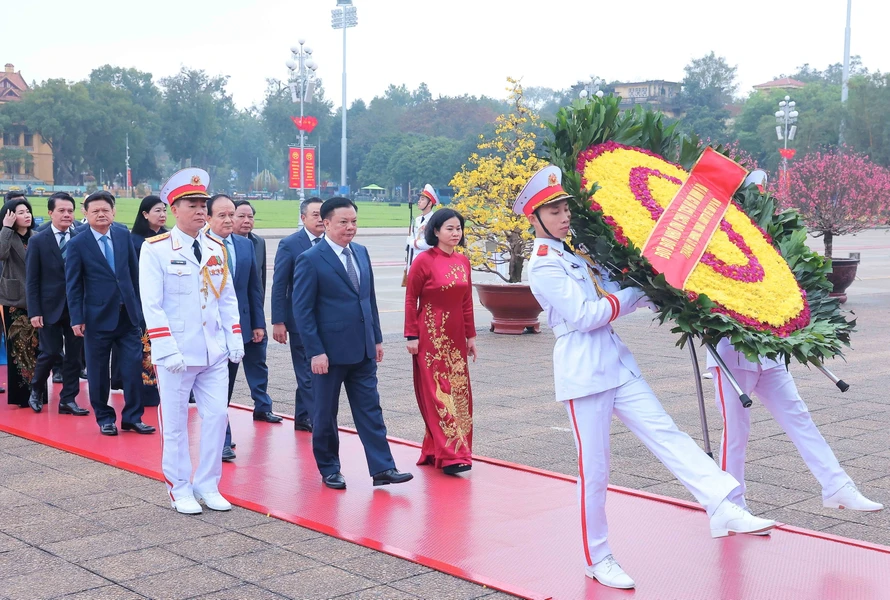 Hình ảnh Tổng Bí thư tới Nhà 67 dâng hương tưởng niệm Chủ tịch Hồ Chí Minh