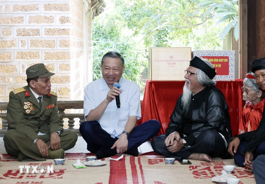 Hình ảnh Chủ tịch nước Tô Lâm thăm nhân dân làng cổ Đường Lâm, Hà Nội