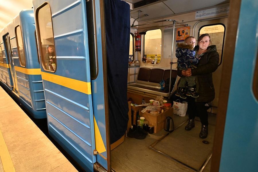 Hình ảnh người dân Kiev với cuộc sống trú ẩn ở các ga tàu điện ngầm