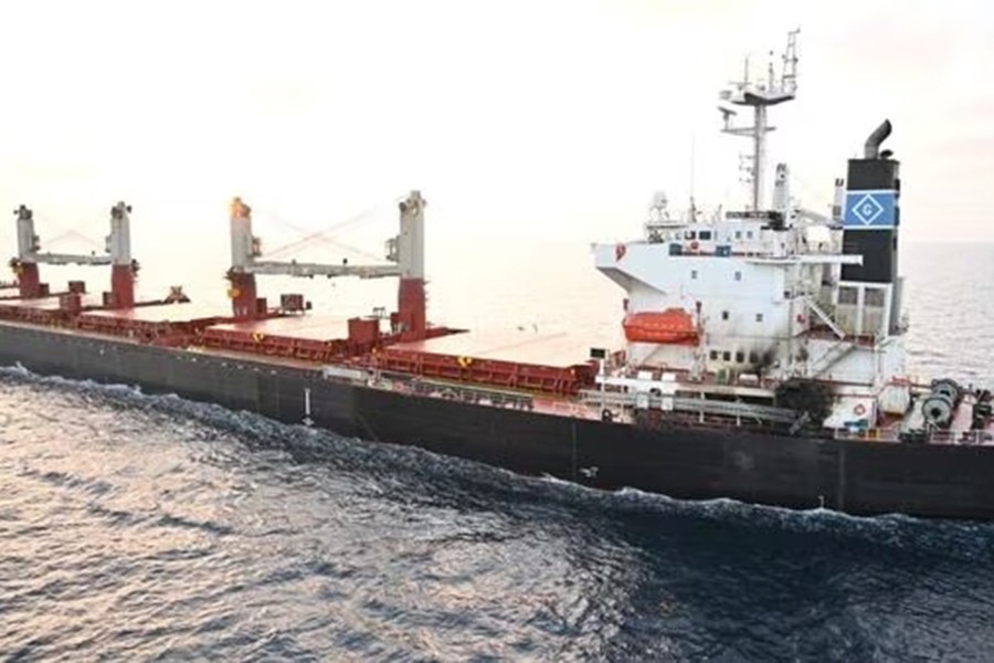 Vì sao tàu chở dầu cho Ấn Độ đi qua Biển Đỏ vẫn an toàn?