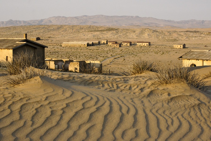 Kolmanskop - từ làng giàu nhất thế giới thành thị trấn ‘ma’ bị chôn vùi trong cát 