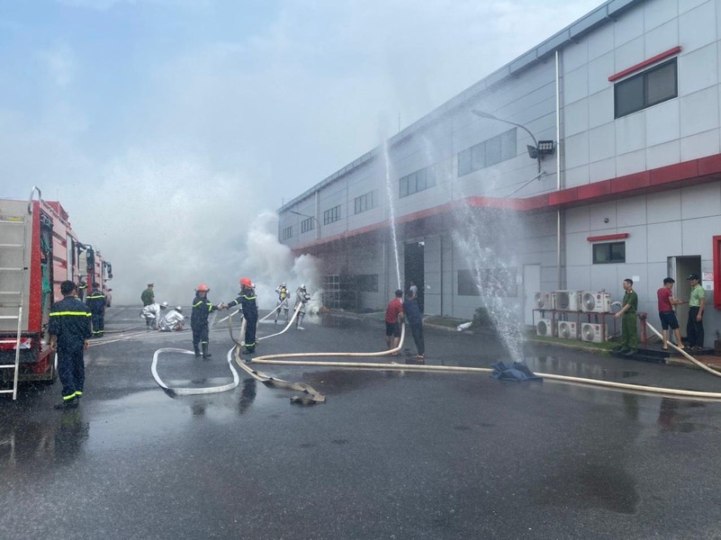 Phối hợp xử lý đám cháy giả định tại Công ty TNHH Việt Nam - Woosung