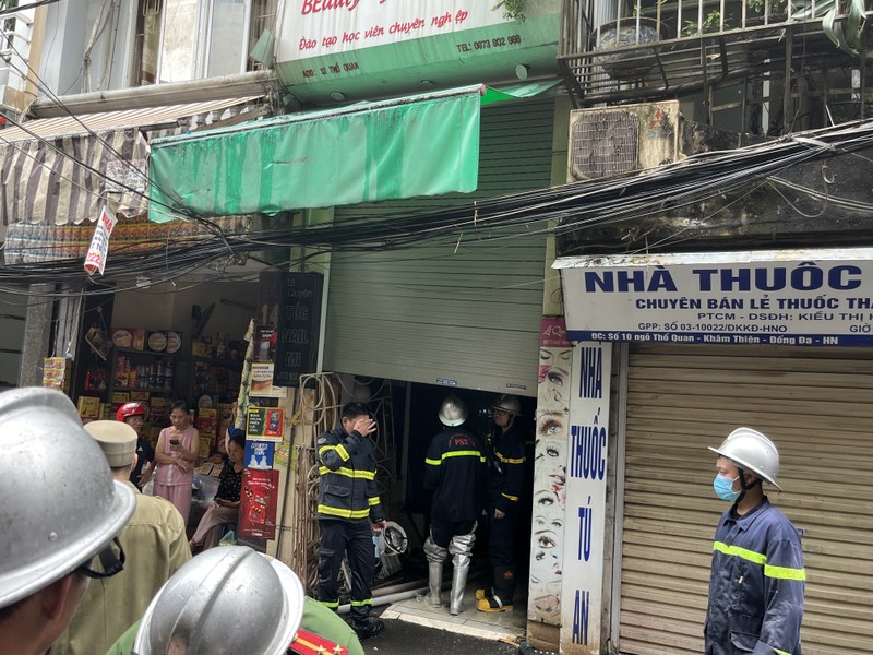 Hiện trường vụ cháy khiến 3 nạn nhân tử vong ở phố Khâm Thiên