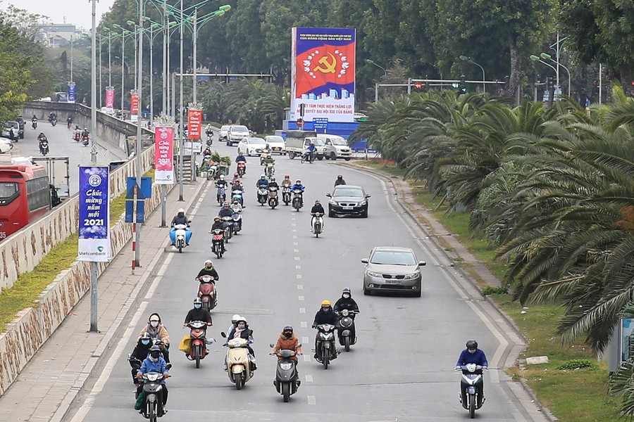 Hà Nội rực rỡ cờ hoa chào mừng Đại hội đại biểu toàn quốc lần thứ XIII của Đảng