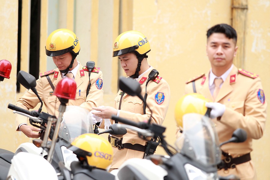 Hình ảnh lễ ra quân kiểm tra, xử lý vi phạm trật tự an toàn giao thông, đô thị ở Hà Nội 