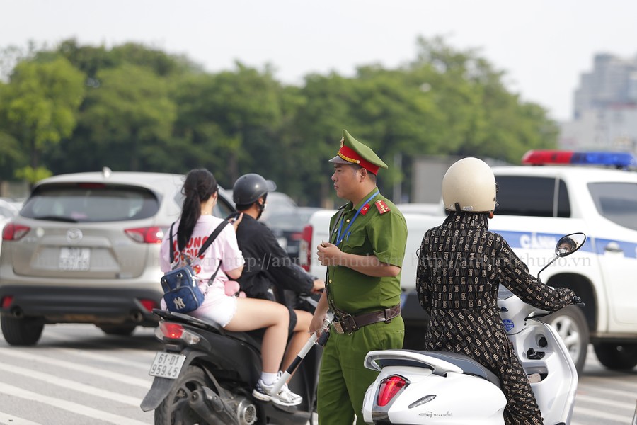 Cận cảnh các lực lượng Công an Hà Nội đảm bảo an ninh trật tự chuyến lưu diễn của BlackPink 