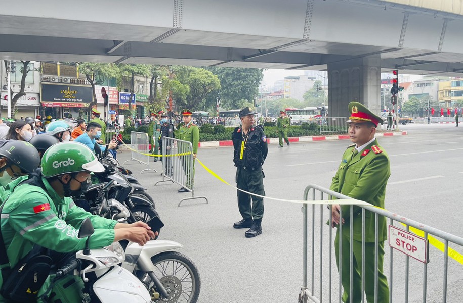 Hình ảnh Công an Hà Nội đảm bảo an ninh, an toàn chuyến thăm Việt Nam của Tổng Bí thư, Chủ tịch nước CHND Trung Hoa Tập Cận Bình