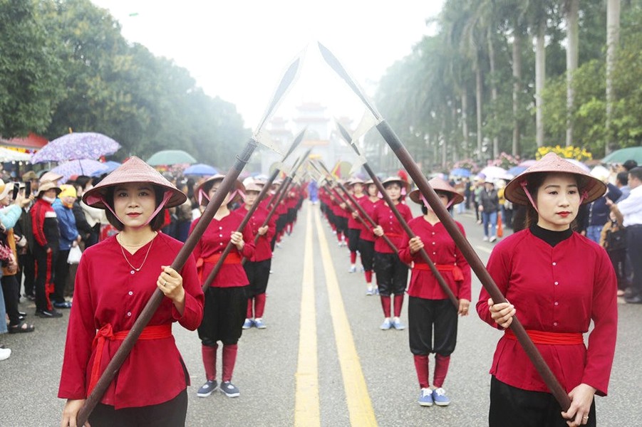 Độc đáo lễ rước kiệu trong Lễ hội đền Hai Bà Trưng năm 2024