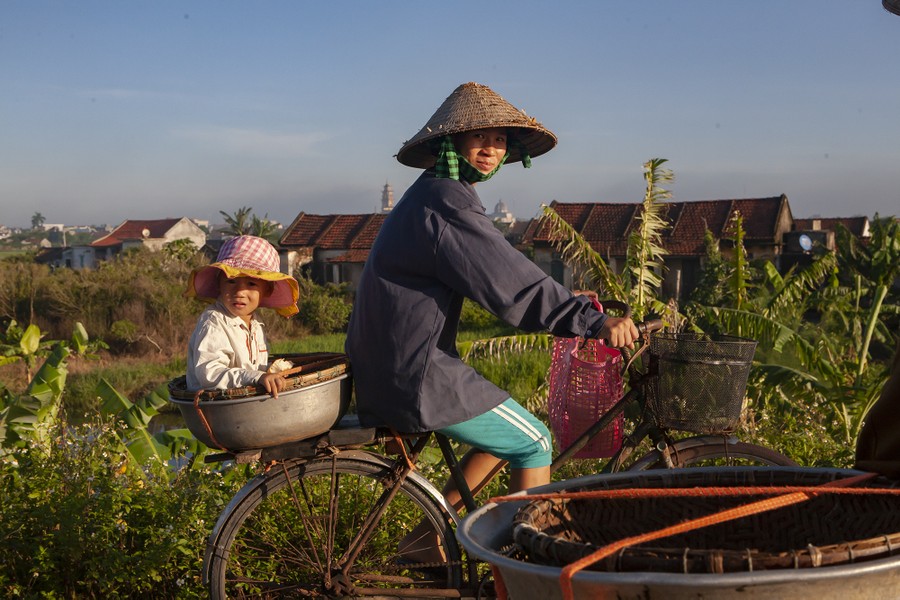 Ngắm 30 tác phẩm về tình mẫu tử của phụ nữ Việt Nam qua triển lãm ảnh 