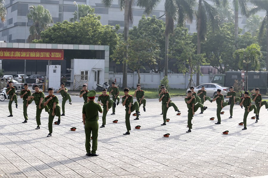 Hình ảnh ấn tượng của Cảnh sát Bảo vệ trình diễn võ thuật, tập huấn điều lệnh 