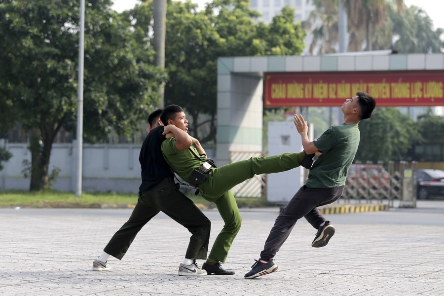 Hình ảnh ấn tượng của Cảnh sát Bảo vệ trình diễn võ thuật, tập huấn điều lệnh 