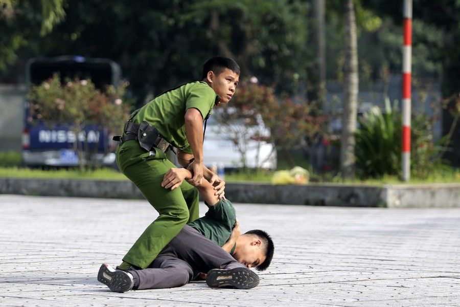 Hình ảnh ấn tượng của Cảnh sát Bảo vệ trình diễn võ thuật, tập huấn điều lệnh 