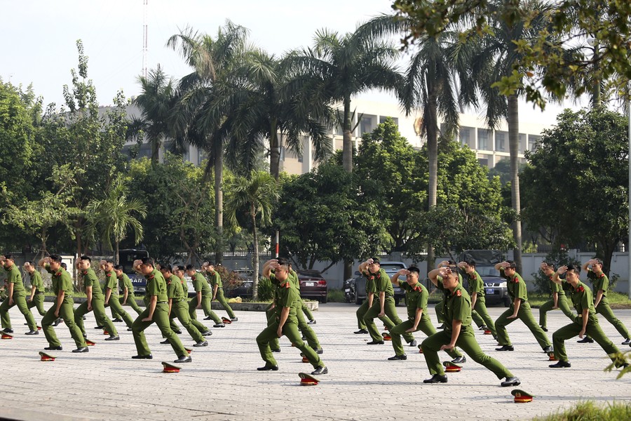 Hình ảnh ấn tượng của Cảnh sát Bảo vệ trình diễn võ thuật, tập huấn điều lệnh 