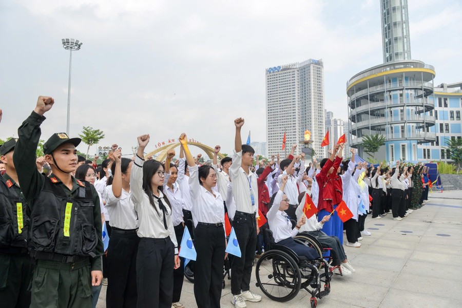 Tôn vinh sức trẻ, nhiệt huyết và tinh thần cống hiến của thanh niên Hà Nội