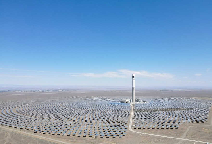 Cao tốc xuyên sa mạc cung cấp 3,62 triệu kWh điện sạch mỗi năm