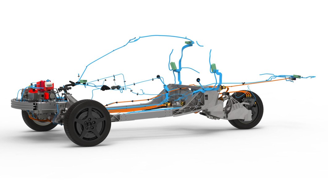 Xe điện mặt trời độc đáo có thể chạy 1.600 km/lần sạc