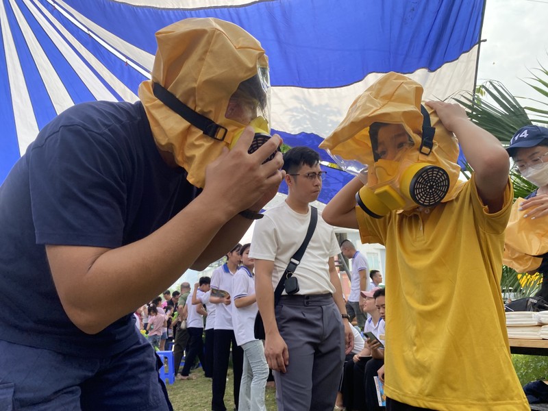 Sôi nổi ngày Quốc tế thiếu nhi tại Trung tâm giáo dục cộng đồng về phòng cháy, chữa cháy