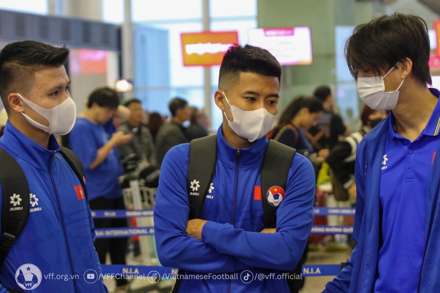 Dàn sao Công an Hà Nội tươi rói lên đường dự Asian Cup cùng ĐT Việt Nam