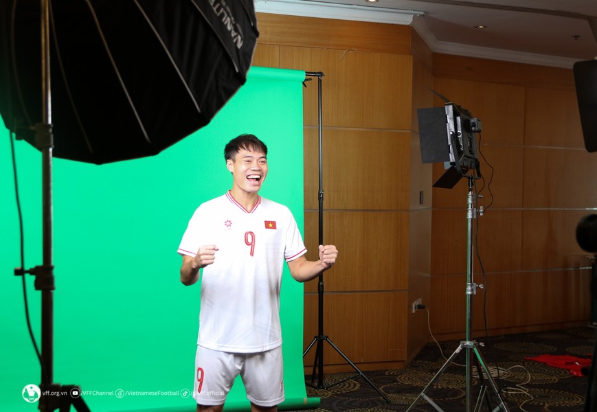ĐT Việt Nam hào hứng chụp ảnh truyền thông Asian Cup 2023