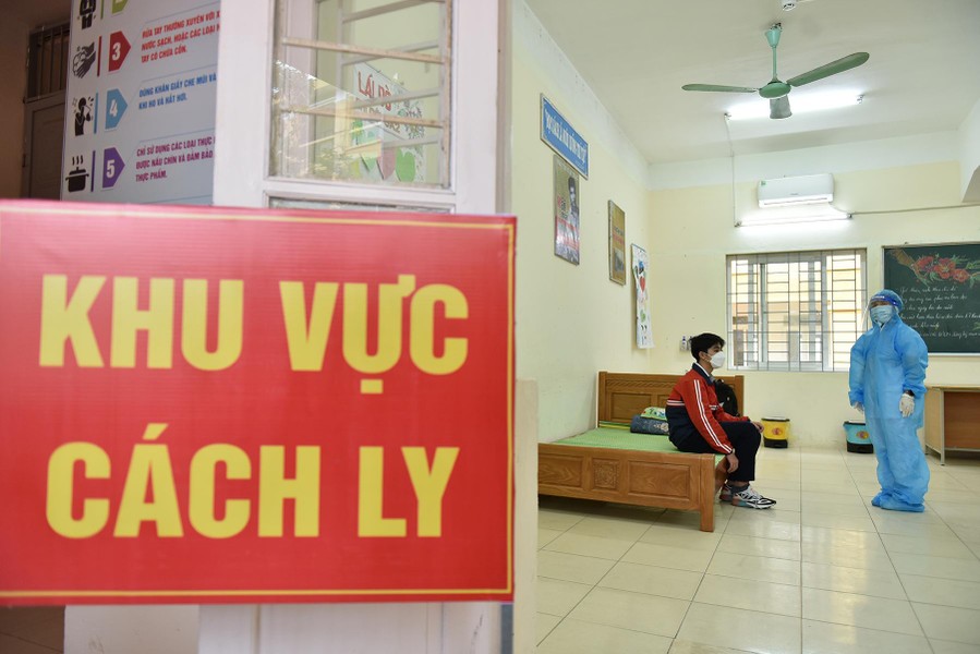 Cận cảnh quy trình xử lý ca nghi mắc Covid-19 khi Hà Nội cho học sinh đến trường trở lại