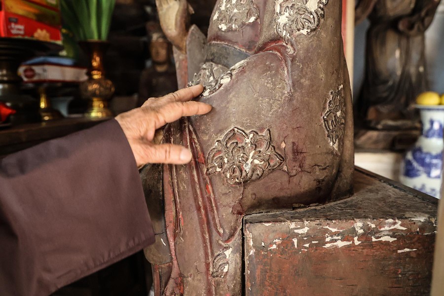 Hà Nội: Xót xa hình ảnh tượng cổ chùa Tây Phương xuống cấp nghiêm trọng