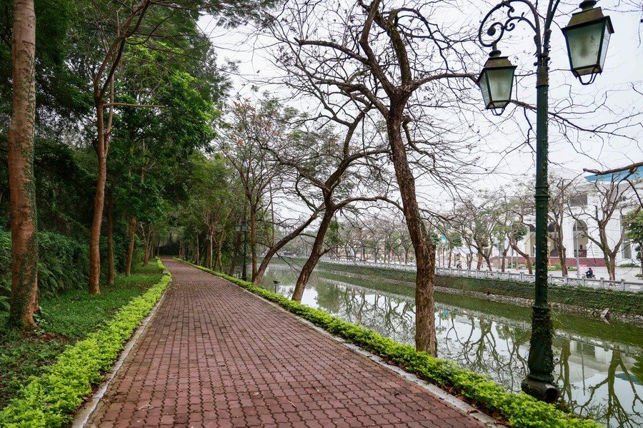 Ngắm phố đi bộ sắp hoạt động đẹp như tranh bên thành cổ đá ong ở Hà Nội