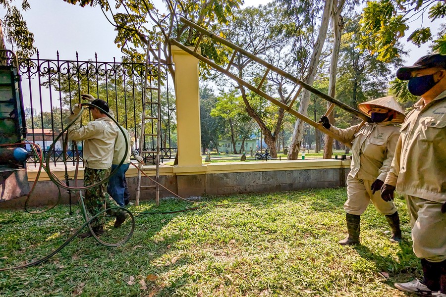 Hà Nội: Tháo dỡ hàng rào sắt công viên Thống Nhất sau 60 năm hoạt động