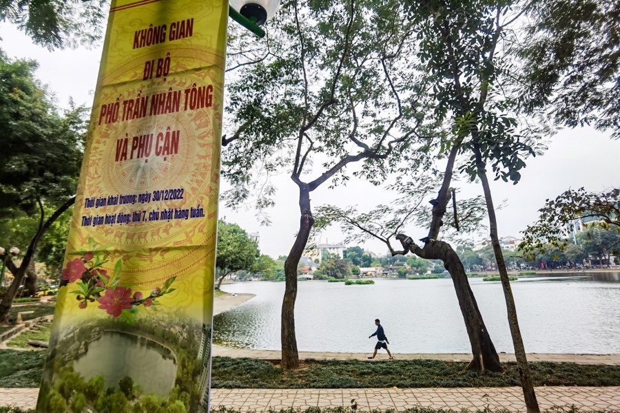 Hà Nội: Xem không gian đi bộ quanh hồ Thiền Quang trang hoàng đẹp mắt trước ngày khai trương