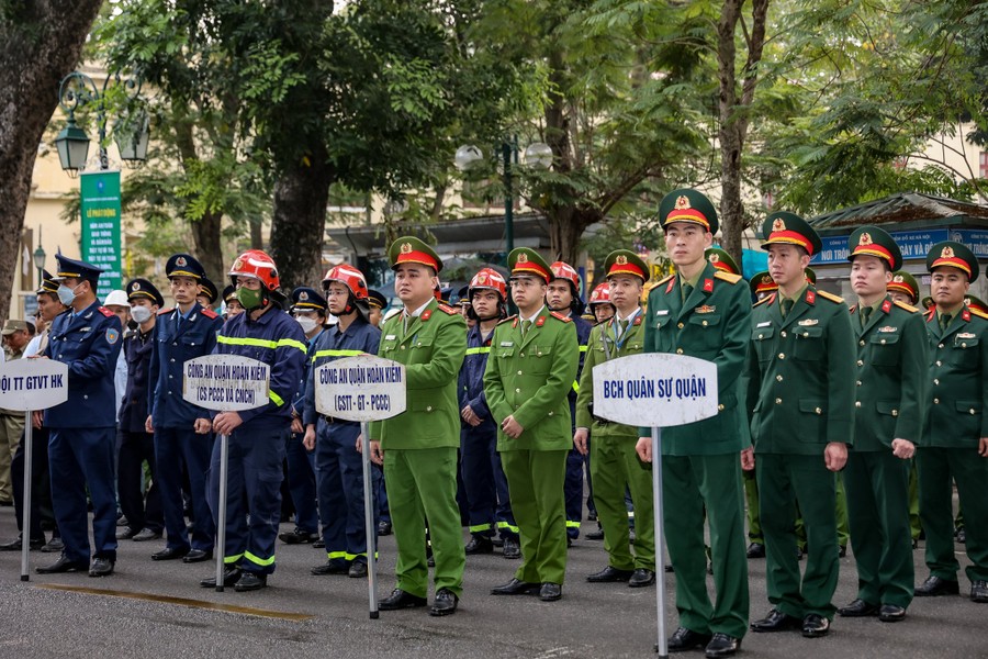 Hoàn Kiếm có 12 tuyến phố kiểu mẫu về trật tự đô thị, xử lý dứt điểm 35 điểm trông giữ xe không phép