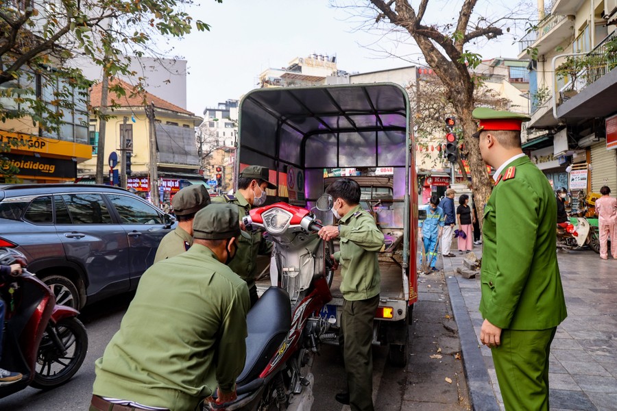 Hoàn Kiếm có 12 tuyến phố kiểu mẫu về trật tự đô thị, xử lý dứt điểm 35 điểm trông giữ xe không phép