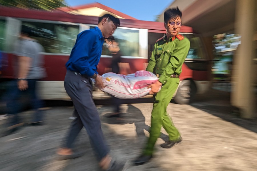 Thanh niên Công an Hà Nội mang những món quà đặc biệt tới Trung tâm Điều dưỡng Thương binh nặng lớn nhất nước