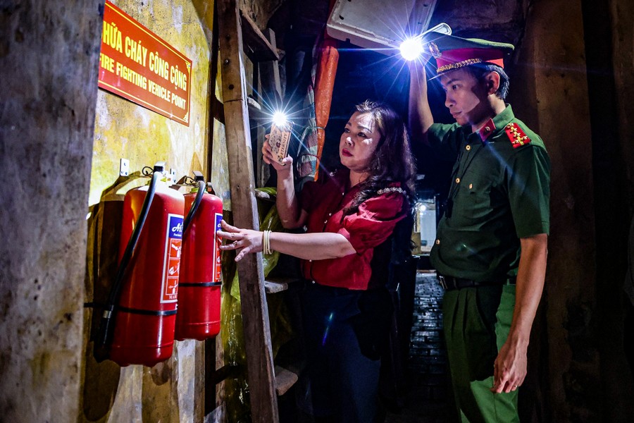 Theo chân Tổ tuần tra đêm phòng cháy, chữa cháy đầu tiên ở Hà Nội