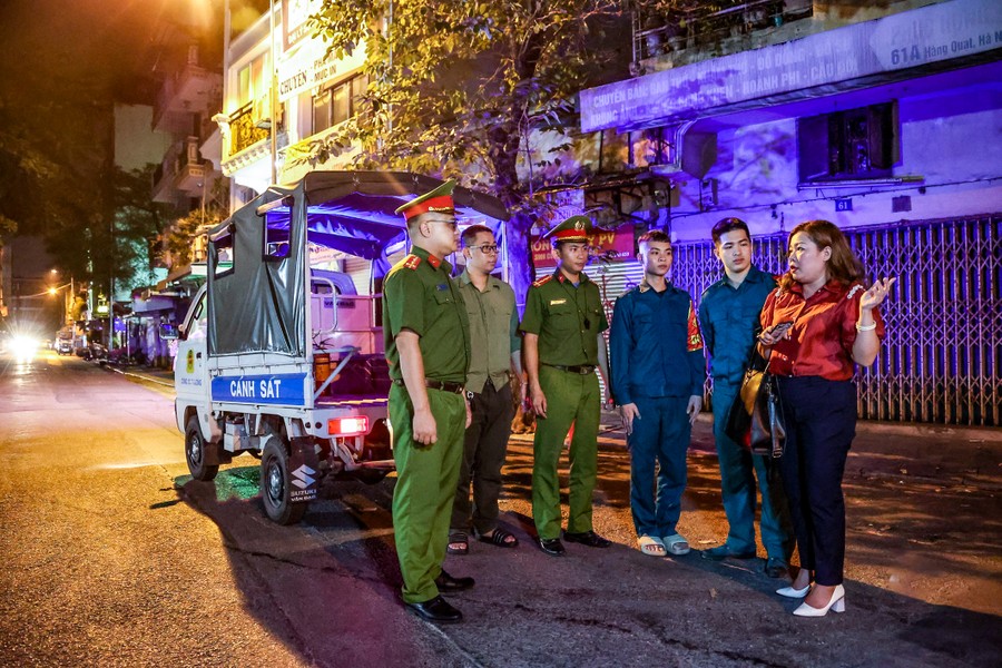 Theo chân Tổ tuần tra đêm phòng cháy, chữa cháy đầu tiên ở Hà Nội