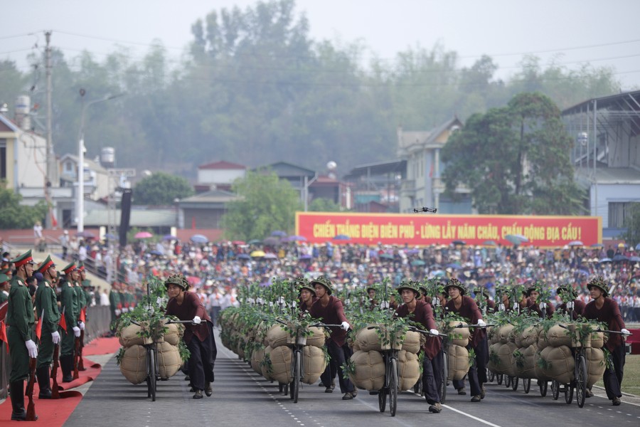 Hình ảnh ấn tượng tại buổi tổng duyệt Lễ kỷ niệm 70 năm Chiến thắng Điện Biên Phủ