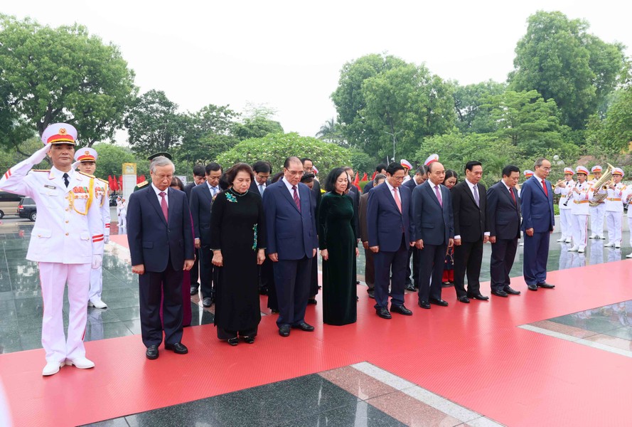 Lãnh đạo Đảng, Nhà nước và thành phố Hà Nội vào Lăng viếng Chủ tịch Hồ Chí Minh