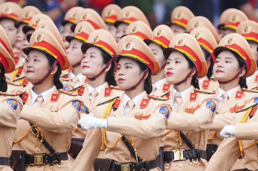 Hình ảnh hùng tráng, xúc động trong lễ diễu binh, diễu hành kỷ niệm 70 năm Chiến thắng Điện Biên Phủ