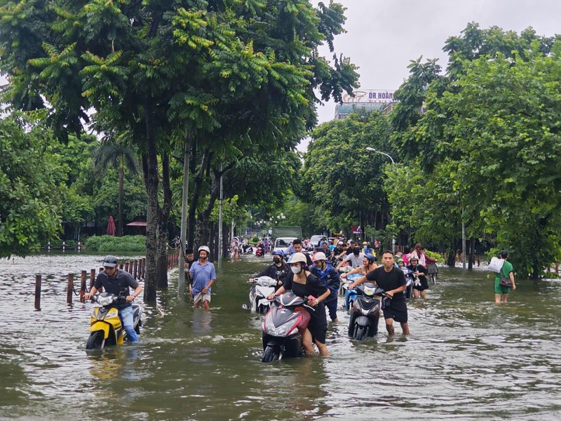 Hà Nội vẫn còn nhiều điểm ngập sâu cục bộ