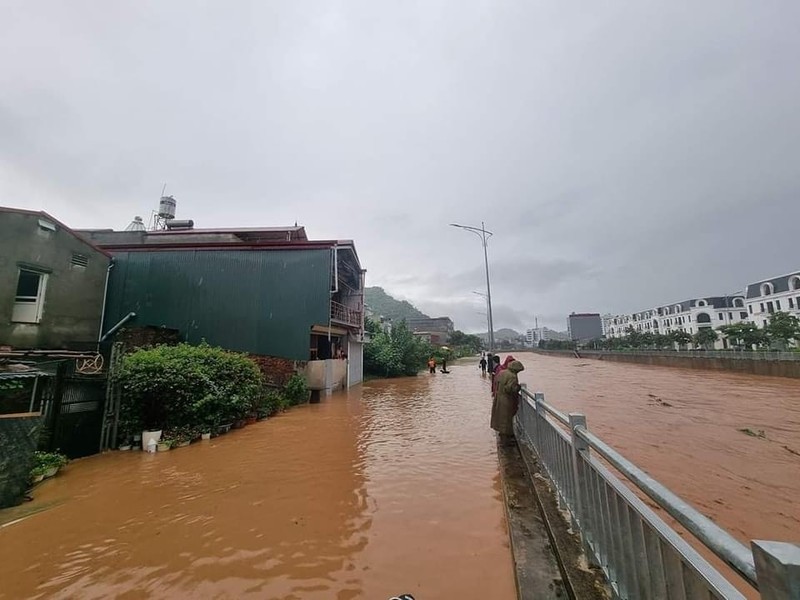 Toàn cảnh thành phố Sơn La chìm trong nước lũ