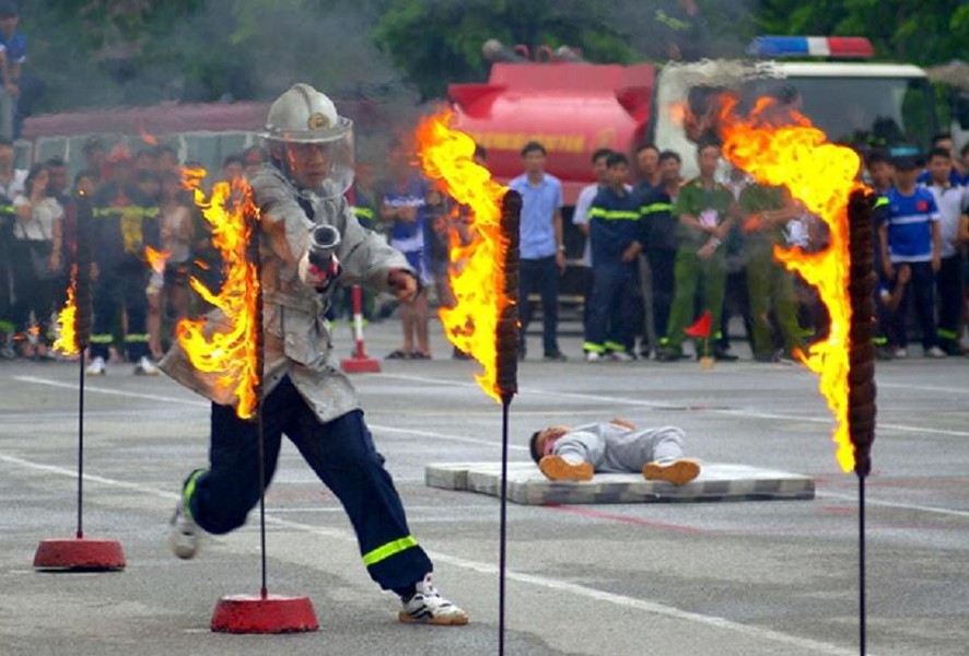 Hình ảnh đẹp về những người lính phòng cháy chữa cháy