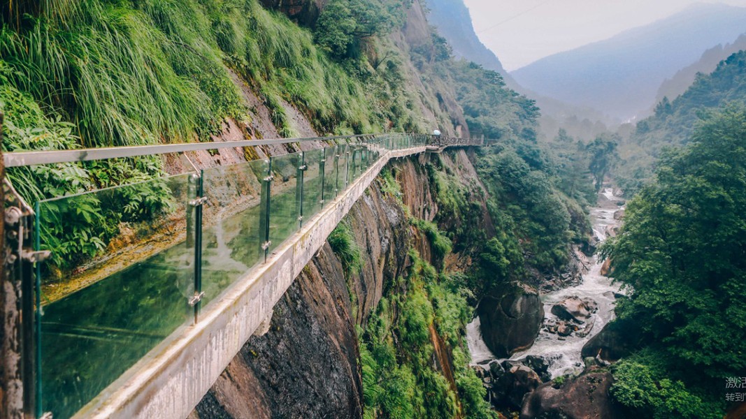 Chốn bồng lai tiên cảnh, nơi những ngôi nhà treo trên vách đá