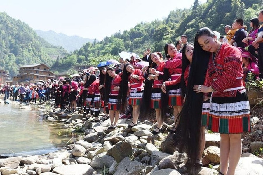 Ngôi làng có phụ nữ để tóc dài hàng mét, lập kỷ lục Guinness thế giới