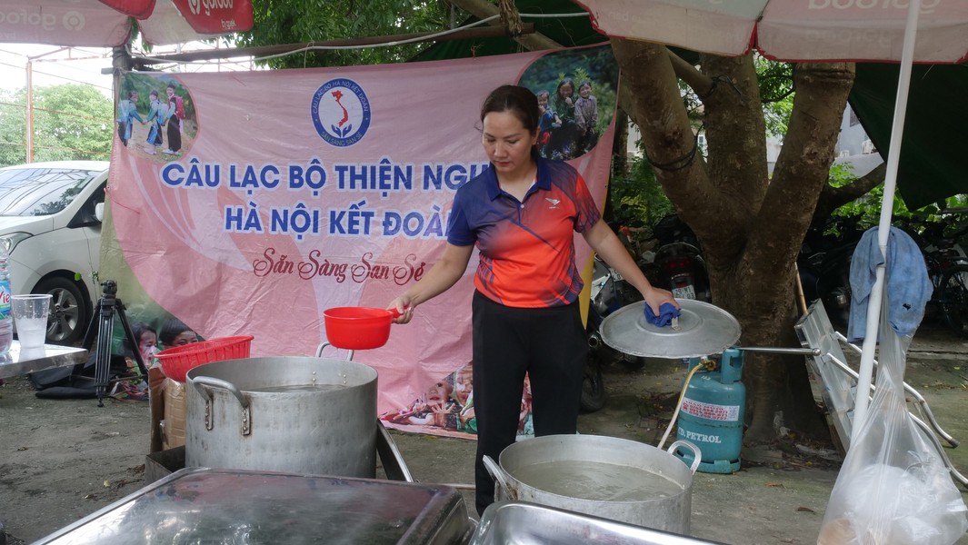 Những suất ăn tràn đầy tình yêu thương