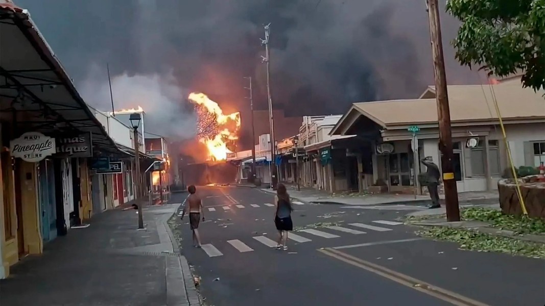 Cận cảnh cháy rừng chưa từng có ở Hawaii, 6 người thiệt mạng 