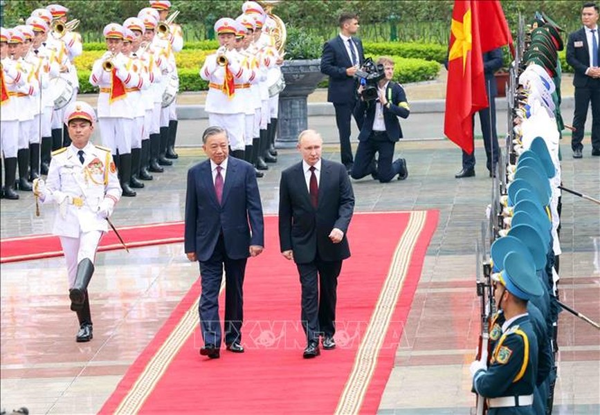 Lễ đón chính thức Tổng thống Liên bang Nga Vladimir Putin thăm cấp Nhà nước tới Việt Nam