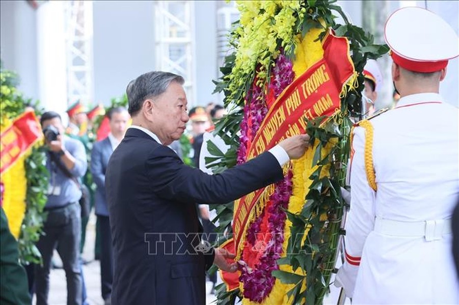 Đoàn Ban chấp hành Trung ương Đảng viếng Tổng Bí thư Nguyễn Phú Trọng