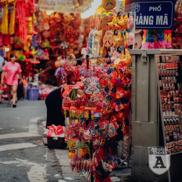 Ngỡ ngàng trước vẻ đẹp của những món đồ chơi Trung thu truyền thống trên phố cổ Hà Nội