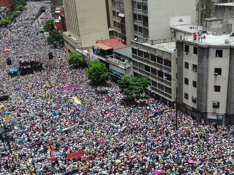 [ẢNH] Tổng thống tự phong Venezuela có thể cho Mỹ can thiệp quân sự