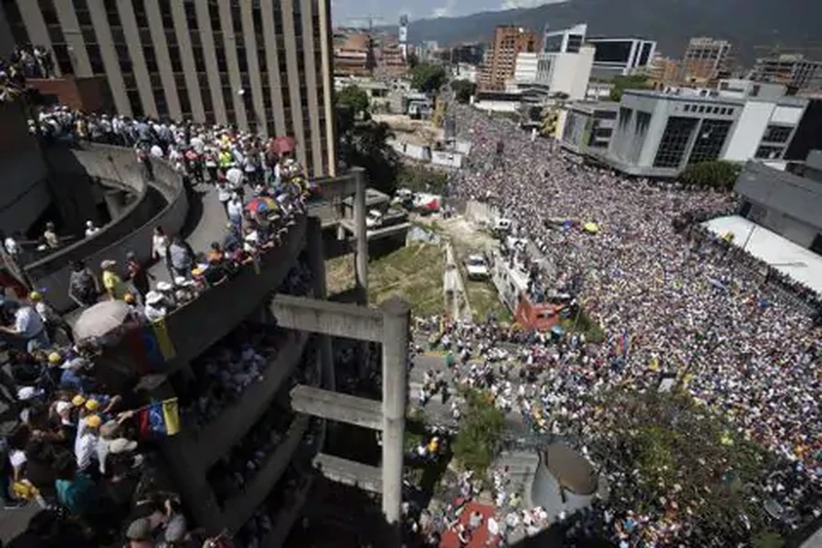 [ẢNH] Venezuela tịch thu lô vũ khí chuyển từ Mỹ trong tình hình nóng