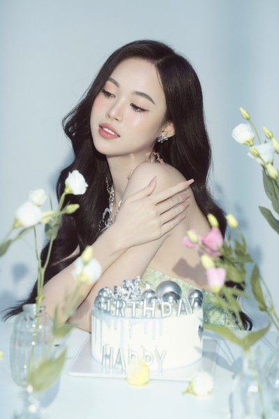Cận cảnh nhan sắc kiều diễm của Á hậu 1